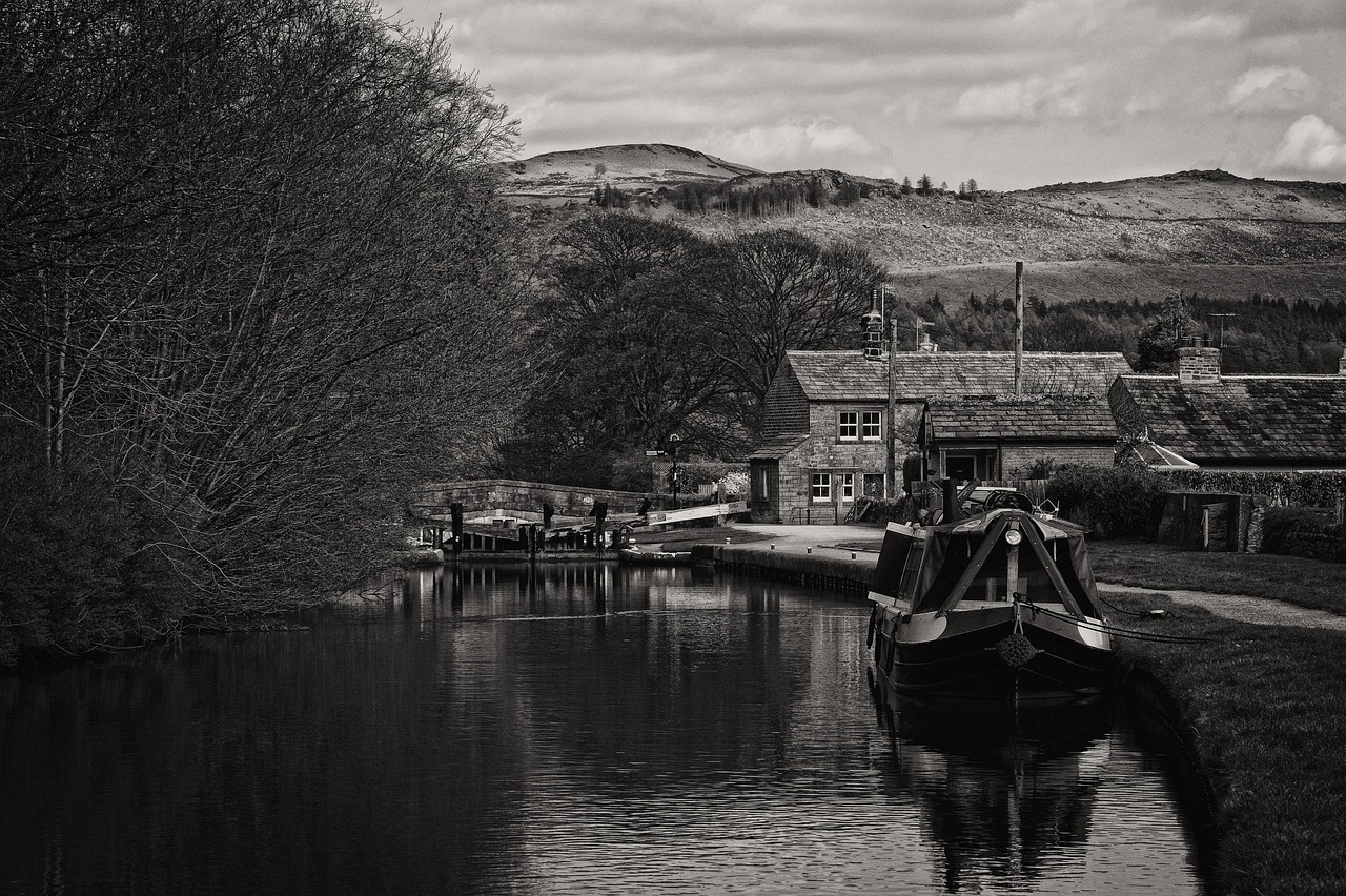 What Nobody Tells You About Living Aboard a Narrowboat in Winter
